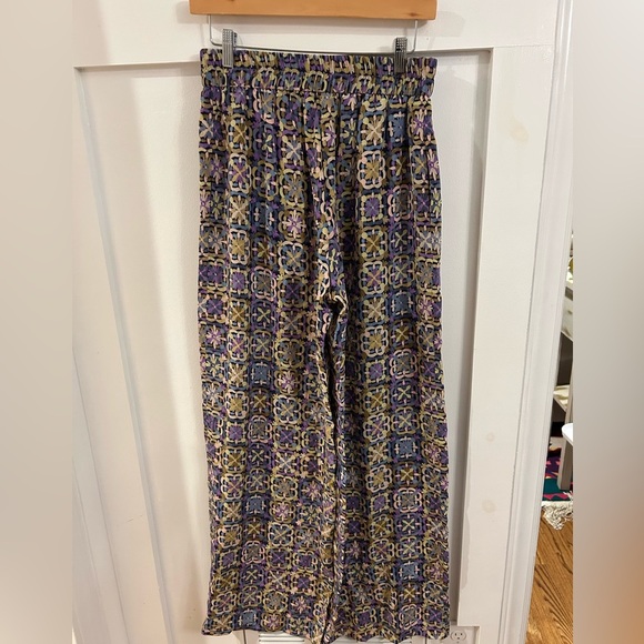 Momoni silk geometric sleeveless blouse pant set - Picture 7 of 9